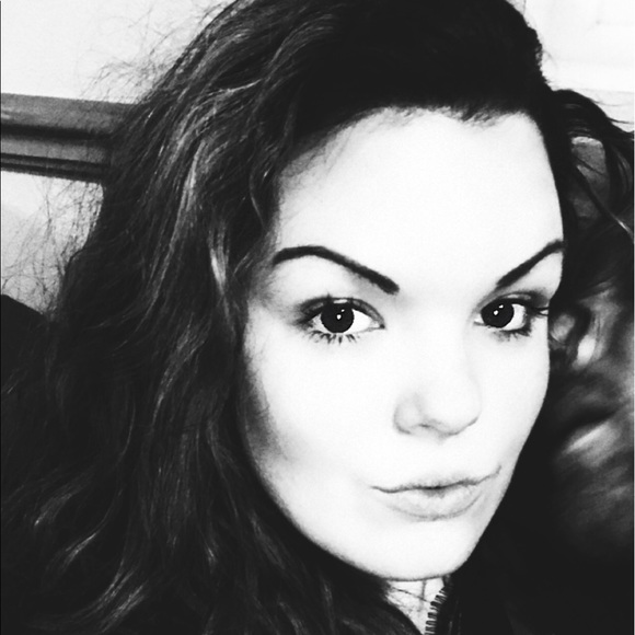 Meet your Posher, Hayley - Picture 2 of 4